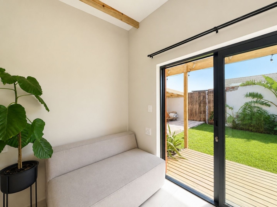 To Let 1 Bedroom Property for Rent in Bloubergrant Western Cape